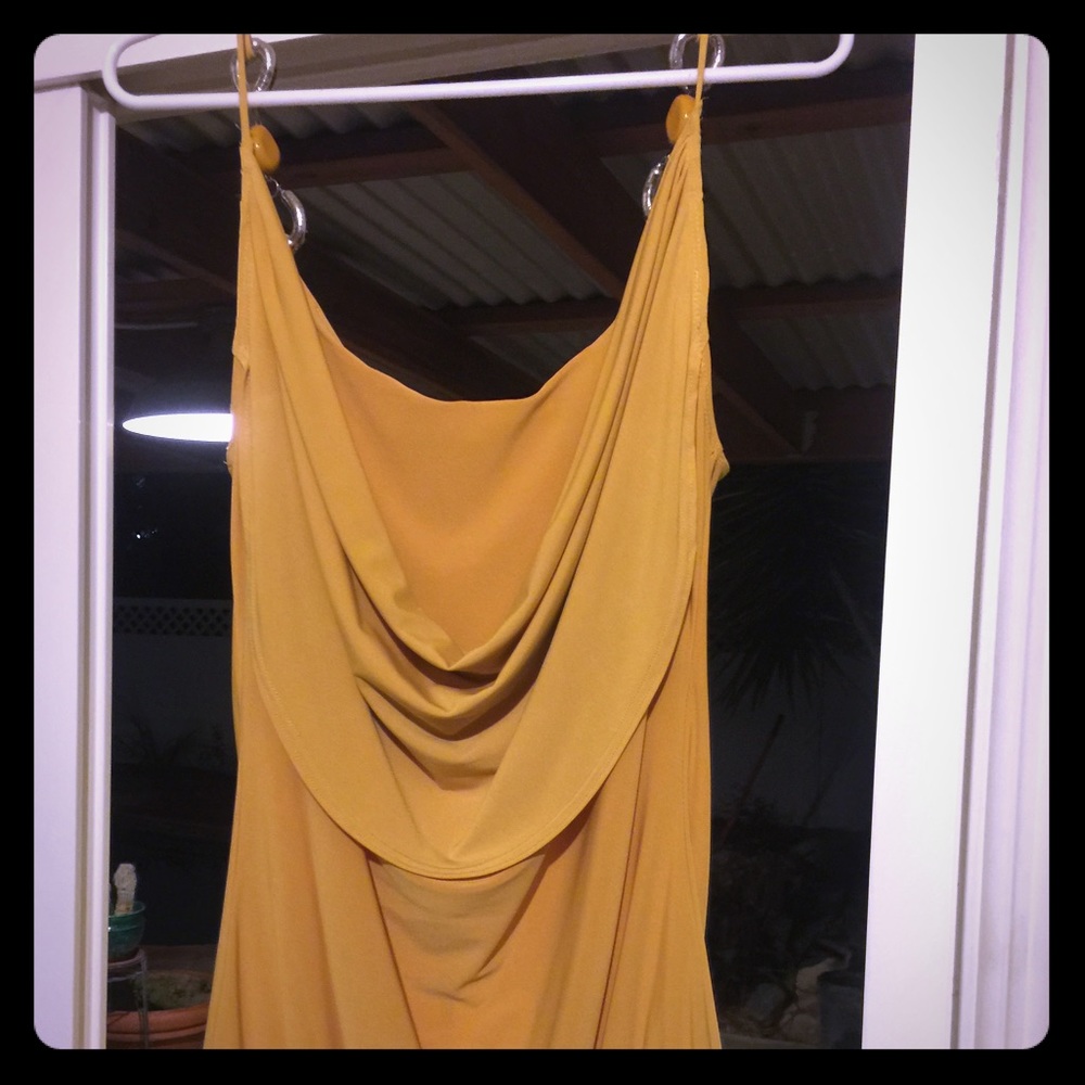 Cute blouse nwot it’s a golden yellow color